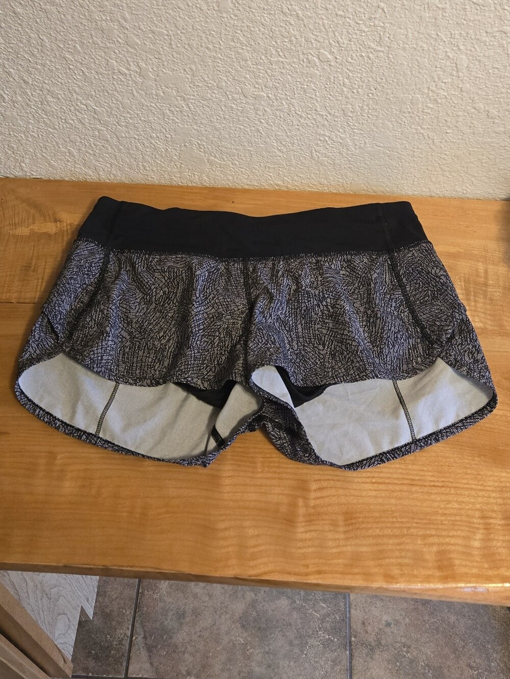 Lululemon Speed Short 2.5" Line Up White Black Black Size 6